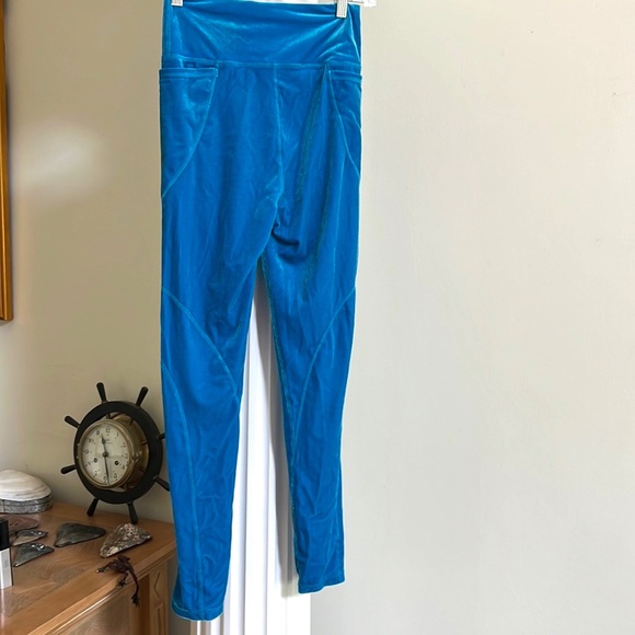 Lilly Pulitzer Luxletic 2 Piece Velvet Tank Weekender High Rise Leggings & Top - Picture 11 of 16